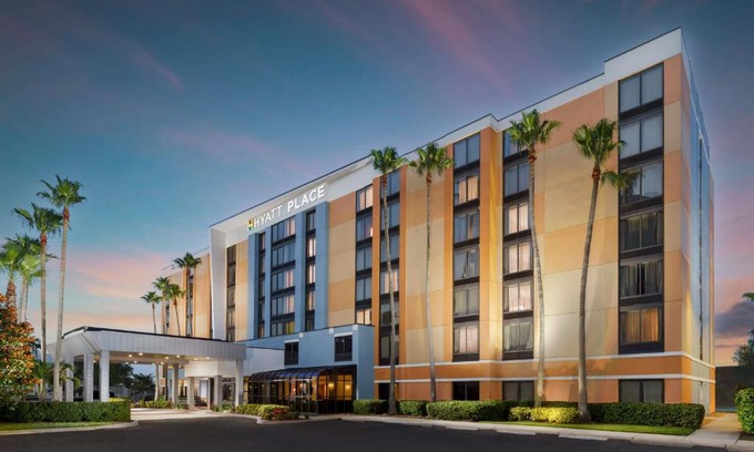 Florida Center Hotel | Hyatt Place across from Universal Orlando Resort
