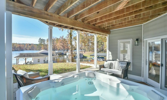 Semora Casa | Hyco Lake’s Crystal Haven - Hot-tub, Large Dock