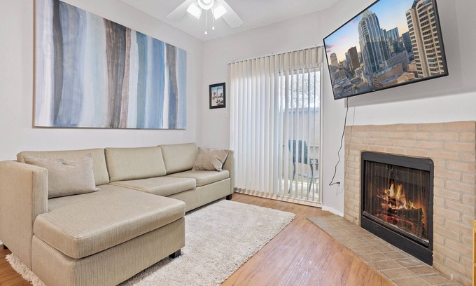North University Apartamento | Hyde Park Haven: Prime Location Near UT & Downtown