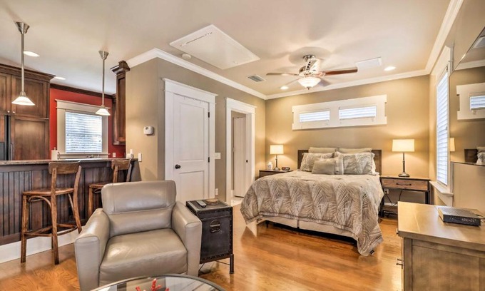 Historic Hyde Park North Apartamento | Hyde Park Luxury Studio with Prime Location!