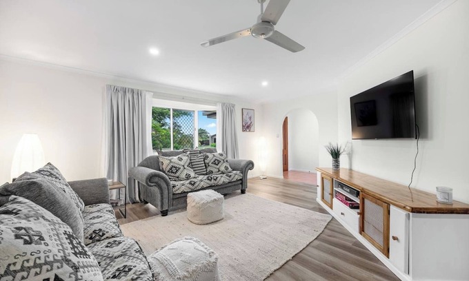 Eli Waters Casa | Hygge Family Friendly Comfort in Hervey Bay