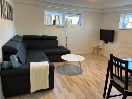 Herning Apartamento | Hyggelig & lys kælderlejlighed