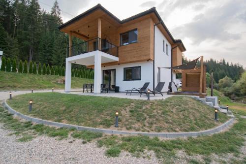 Sarnitsa Casa | Hyggemate - Nordic Villa with Sauna & Jacuzzi Retreat