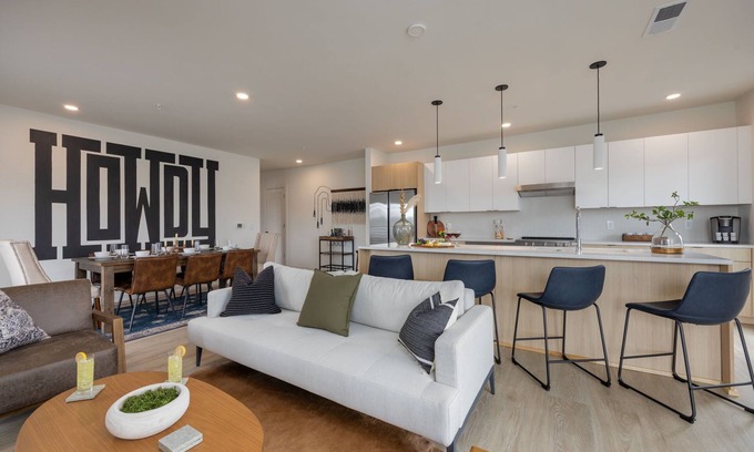 The Gulch Casa | Hyve - Haven Heights - Walk to Broadway