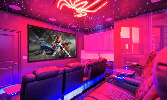 Florida Central Atlantic Coast Casa | STOP! Epic 15BR Movie-Themed Villa – 5824