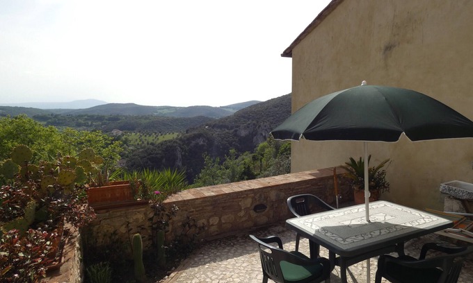 Amelia Casa | I run away to Umbria, Bellavista