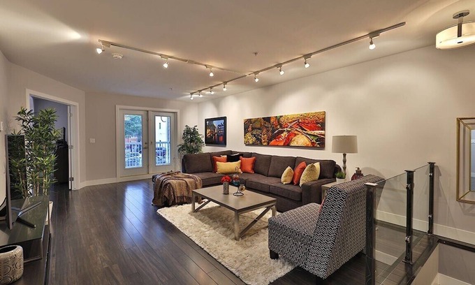 Downtown Edmonton Apartamento | Ice District | 2 Kings | Private Parking | Patio