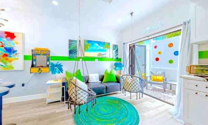 North Hollywood Casa | Iconic "2 in 1" Haven near Universal Studios: 2 Hot Tubs, Sleeps 21, Parking!