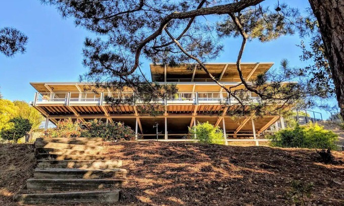 San Rafael Casa | Iconic Case Study House #26, with world-class destinations at your doorstep