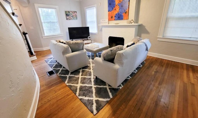University Heights Casa | Iconic Gainesville Home - Sleeps 12 - 4 BR- Tom Petty's Old House