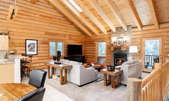 Idaho Springs Casa | Iconic Log Cabin Escape - Idaho Springs - Hot Tub
