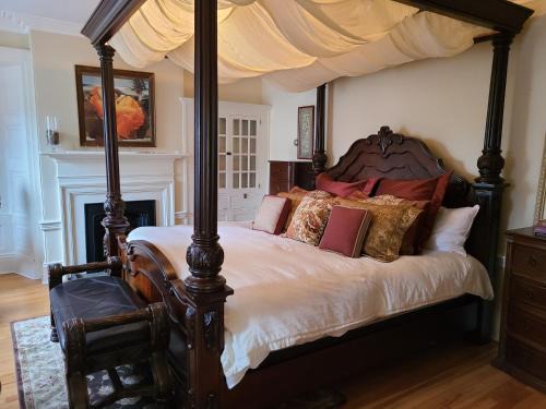 Downtown Halifax Casa | Iconic Luxurious Downtown Building History Galore