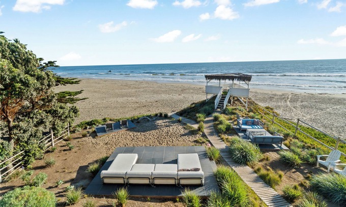 Cayucos Casa | Iconic Mid-Century Modern Beach House on the Pacific Ocean - Sleeps 10
