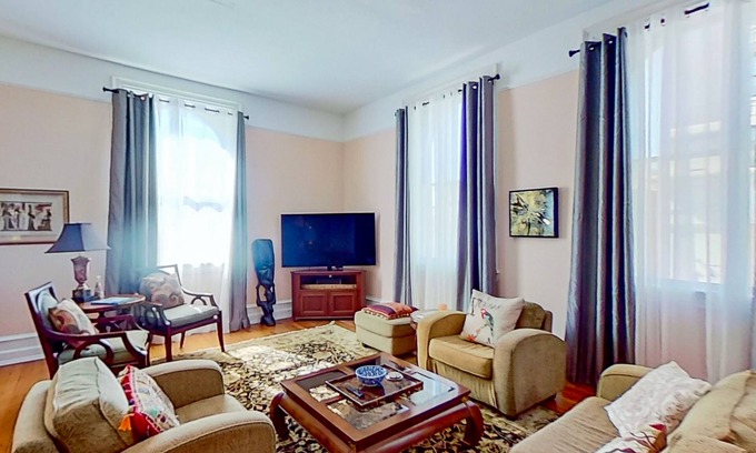 Wilmington Historic District Condominio | Iconic river-view condo with AC, W/D, & historic charm - dog-friendly
