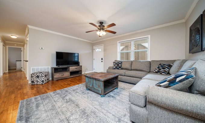 Morrilton Casa | Ida's Ideal Homestead cute & cozy 3Bed/1Bath, perfect for Work-Stay or Family Vacay!