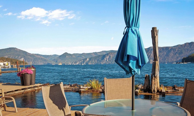 Bayview Casa | IdaBlu, a floating house with unobstructed views of the mountains and lake.
