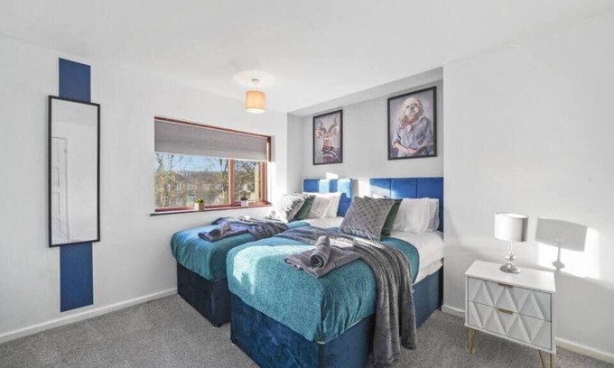 Rugby Casa | Ideal 4 bed House in Rugby - Football Table
