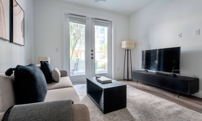 Hancock Apartamento | Ideal Central Austin 1BR w/ Pool, Gym & W/D, nr U. Texas, by Blueground