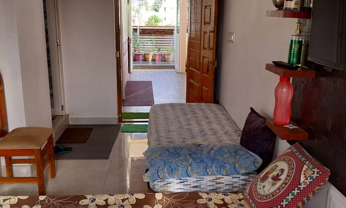 Mysore Casa | Ideal Cool Calm Room for Couples & Individuals with kitchenette