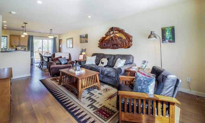 Orick Casa | Ideal Family Retreat Near the Coast & State Parks with Gas Grill, Deck, & WiFi