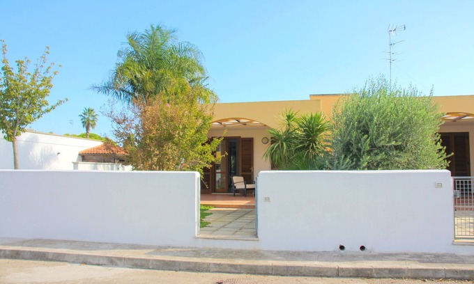 Torre Saracena Villa | ideal para una familia de unas vacaciones relajantes con jardín de la esquina