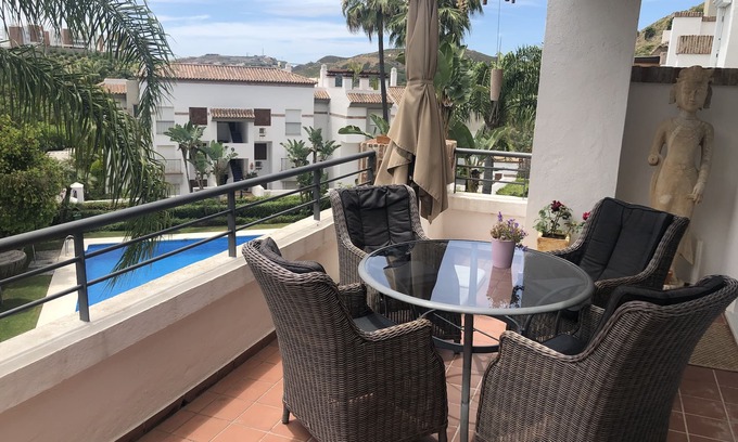 Benahavis Apartamento | Ideal para golfistas y buscadores de relajación.