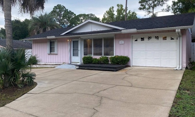 Carrabelle Casa | Ideal getaway for fishing enthusiasts, golfers, and beach lovers!