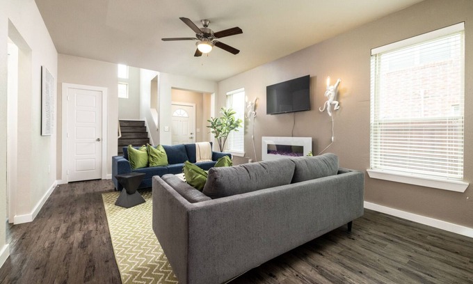 Denton Casa | Spacious Summer Stay Near UNT & Downtown Denton