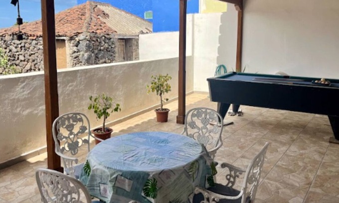 Garachico Chalet De Esquí | Casa ideal para 4 con billar y hermosas vistas a la montaña