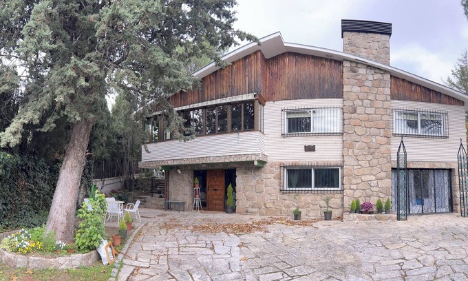 Collado Mediano Chalet De Esquí | Casa ideal para familias y reuniones
