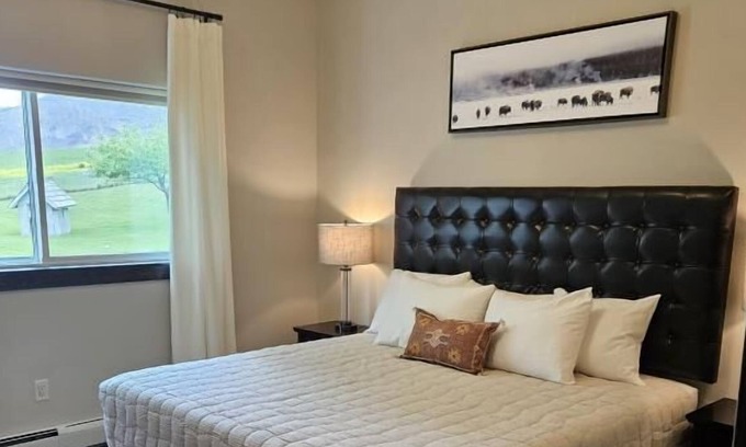 Gardiner Casa | Ideal Location! Heated Pool, Free Parking, Close to Gardiner Downtown!