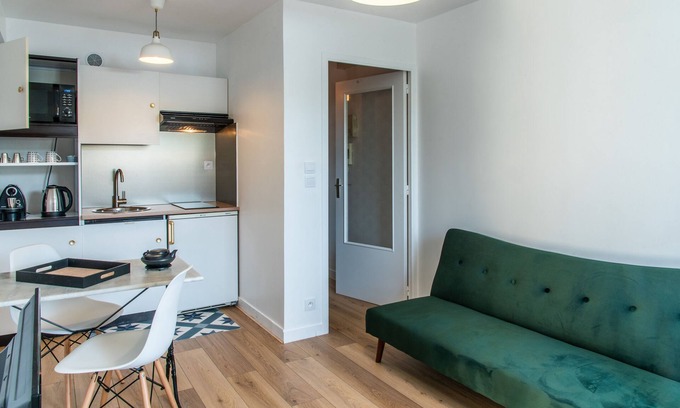 Perros-Guirec Apartamento | Ideal location: Iliöz, 2-star T2 apartment only 50m from the beach.