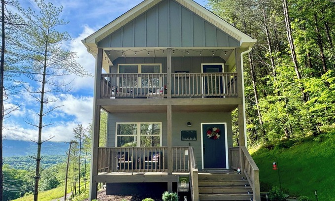 Lookout Valley Neighborhood Association Casa | Ideal Location & Mountain Views: Chattanooga Home!