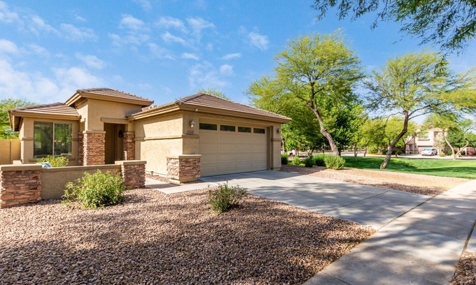Power Ranch Casa | IDEAL LOCATION Siding a Park and Near Community Pools & Golf Course!