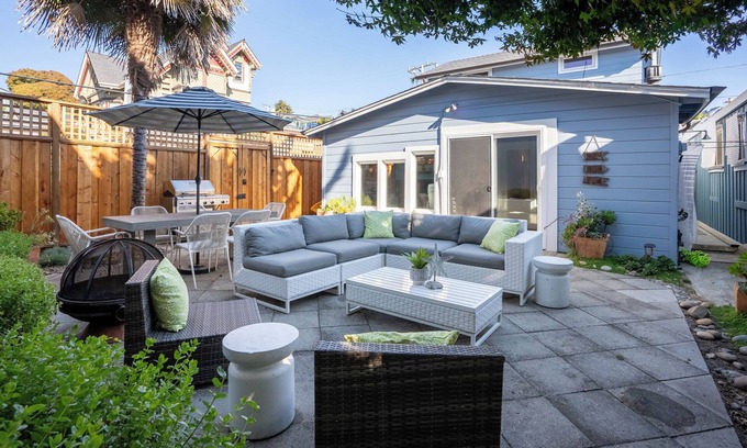 Capitola Casa | ¡UBICACIÓN IDEAL! Pasos 2 Playa, Tiendas, Comedor / Great Yard 4 BBQ