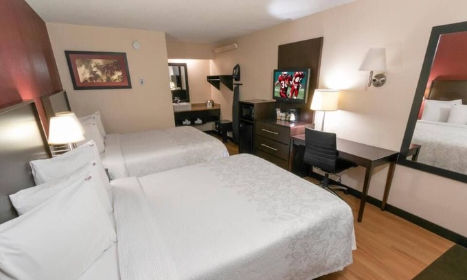 Statesville Casa | Ideal Mix of Comfort and Value! Pet-friendly Unit with Complimentary Parking!