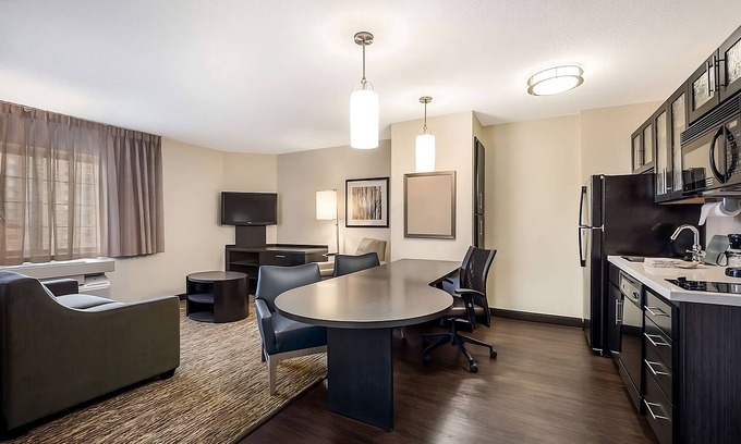 Gahanna Hotel | Ideal Mix of Comfort and Value! 3 Relaxing Units, Near Geroux Herb Gardens