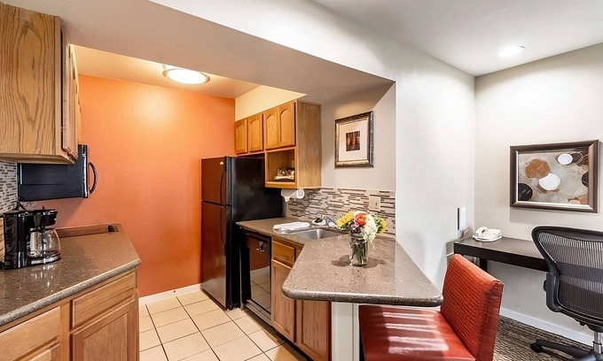 Torrance Complejo | Ideal Mix of Comfort and Value! Free Breakfast, Near Dive N Surf, Redondo Beach