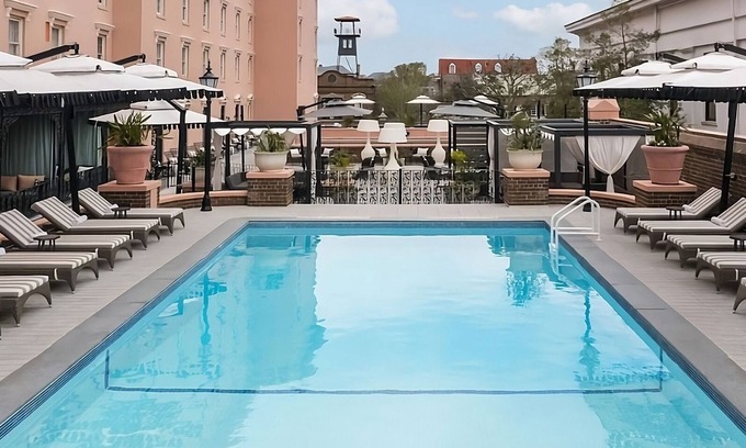Charleston Historic District Hotel | Ideal Mix of Comfort and Value! Pet-friendly Property, Outdoor Swimming Pool!
