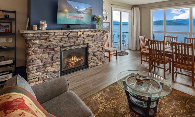 Sandpoint Condominio | Ideal Seasons Waterfront Condo | Spa, Beach, Hot Tub, Pool, Marina