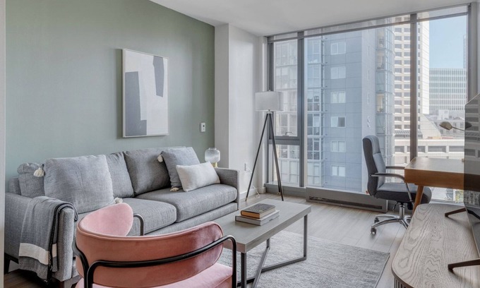 Civic Center Apartamento | Ideal Soma 1BR w/ Basketball & Gym, nr Transport, by Blueground