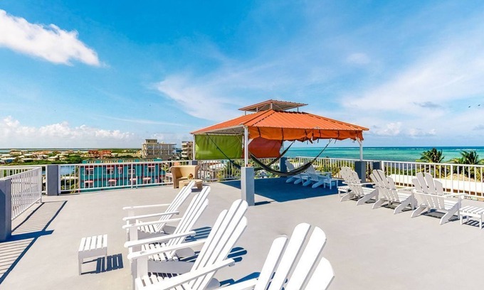 San Pedro Apartamento | Apartamento frente al mar con cocina, terraza compartida - excelente ubicación