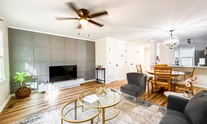 Walnut Creek Casa | Ideally Situated 2BR 2ensuite Townhome in Raleigh