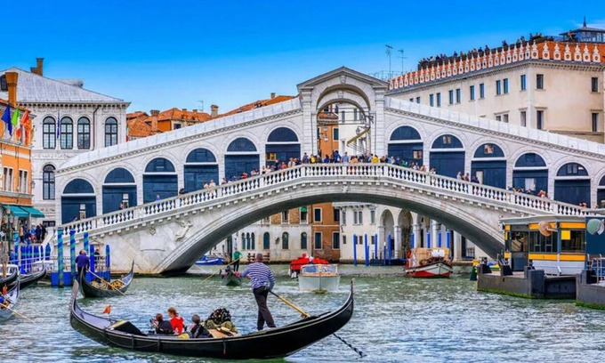 San Polo Casa | Idealy located-4 bedroom, Tri-Level Residence in Venice