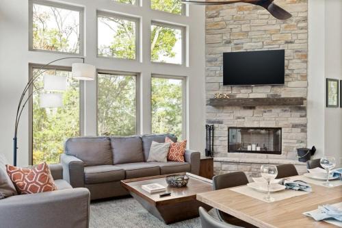 Innsbrook Casa | Idlewood Treehouse with Hot tub