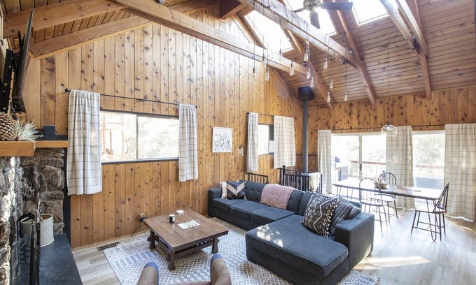Idyllwild Casa | Idy Hideaway: Picturesque Mountain Cabin in Perfect Location