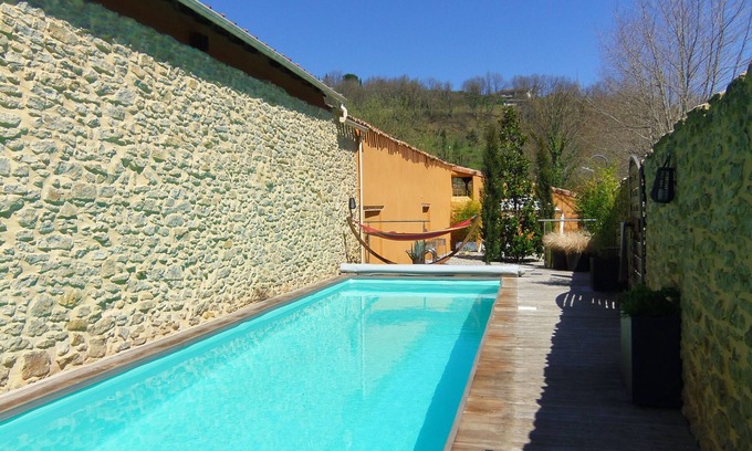 Sainte-Colombe-sur-lHers Casa | Idyllic water-by well equipped studio in Cathar area, private long natural pool