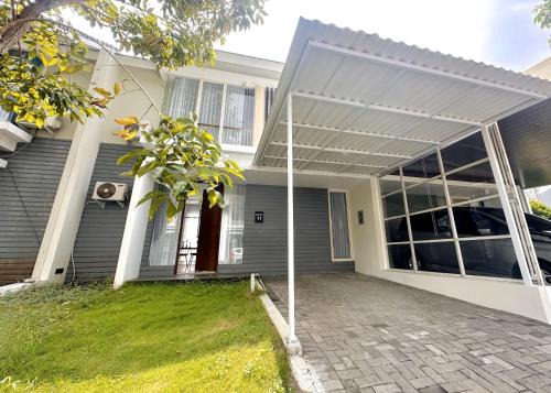Surabaya Casa | Idyllic 3BR House in Northwest Park West Surabaya by Le Ciel Hospitality