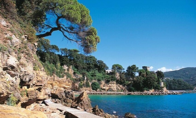 San Terenzo Apartamento | Idyllic air-conditioned apartment with private garden, by the sea