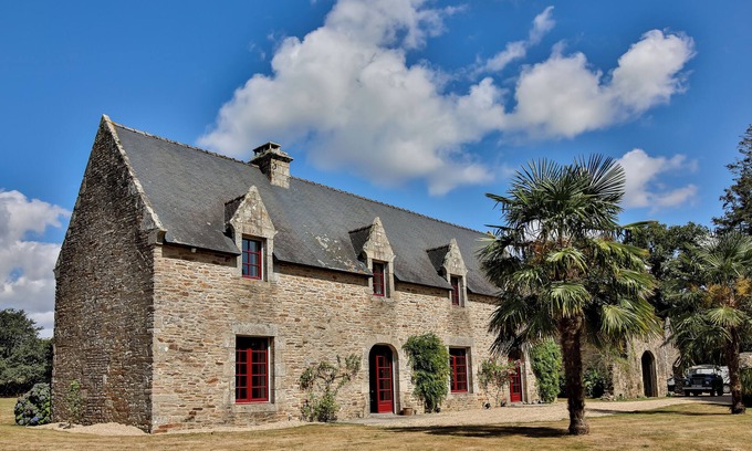 Pluvigner Casa | Idyllic Breton Countryside 5-Bed Farmhouse